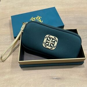 Rustic Cuff Green and Gold Wristlet